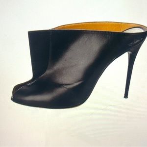 ISO Maison Martin Margiela Leather Mule in a EU 40.